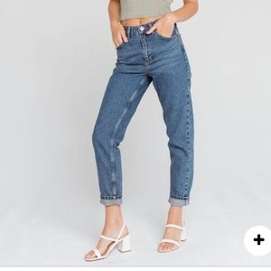 BDG MOM JEANS 💙